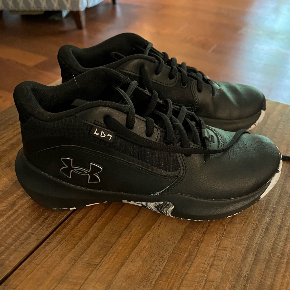 Under Armour Black Sneakers Mid-Top Athletic